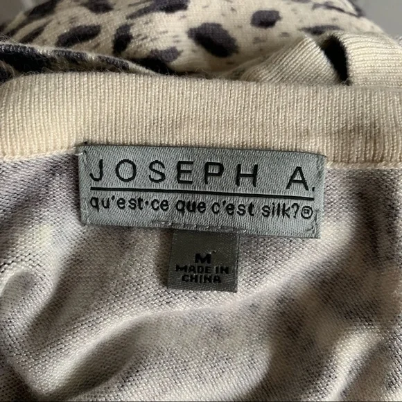 •Joseph A.• Gray/Black Animal Pattern Cardigan Sweater - Size Medium - Picture 2 of 9